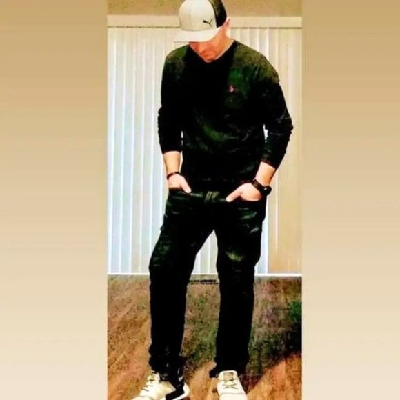 Rumor has it that he's great in bed ... Matthew G. - Picture 10 of 16